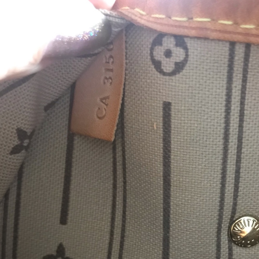 Louis Vuitton Neverfull MM Logo Tote - Picture 8 of 8